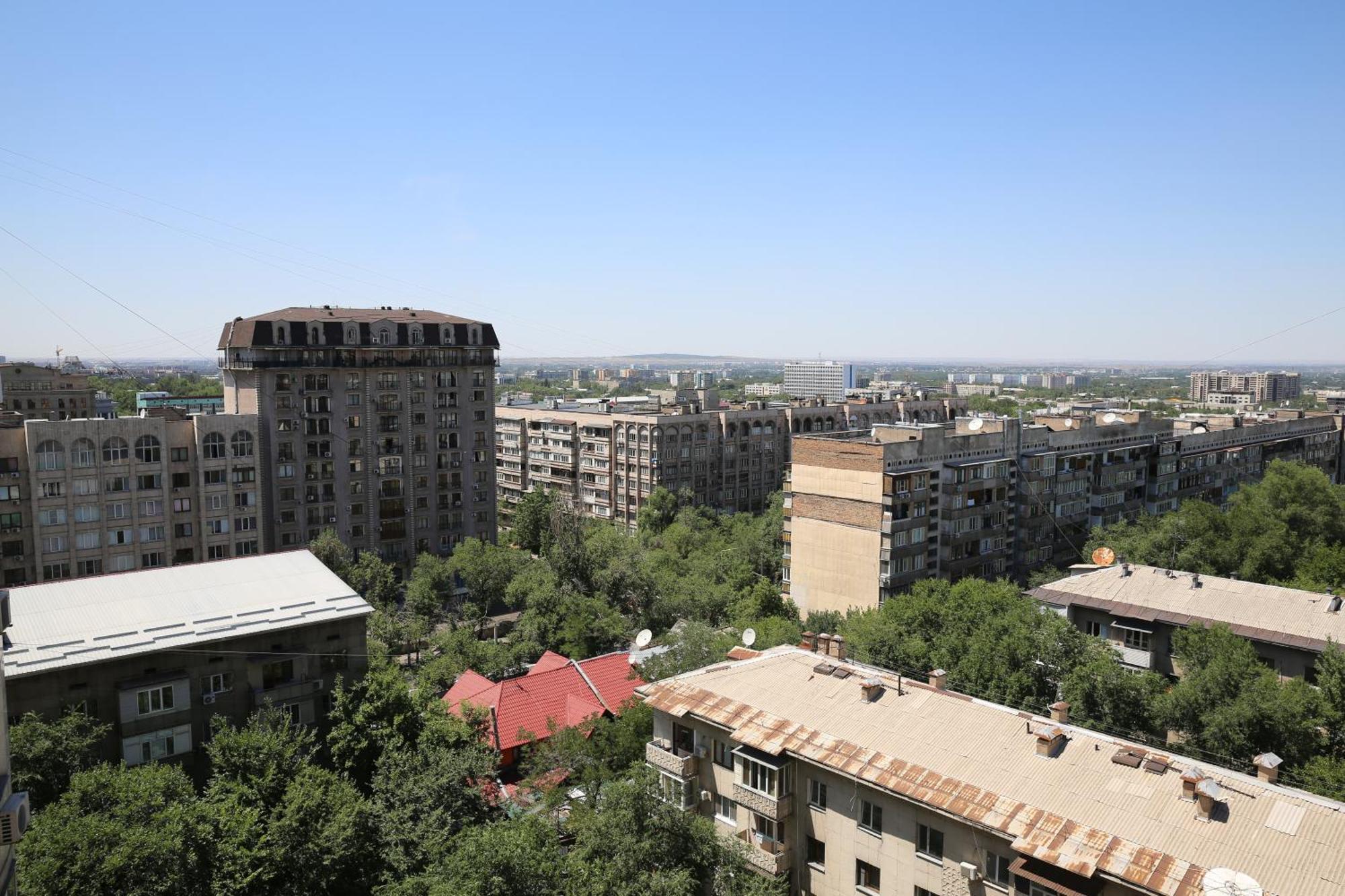 Adt Apartments Almaty Eksteriør bilde